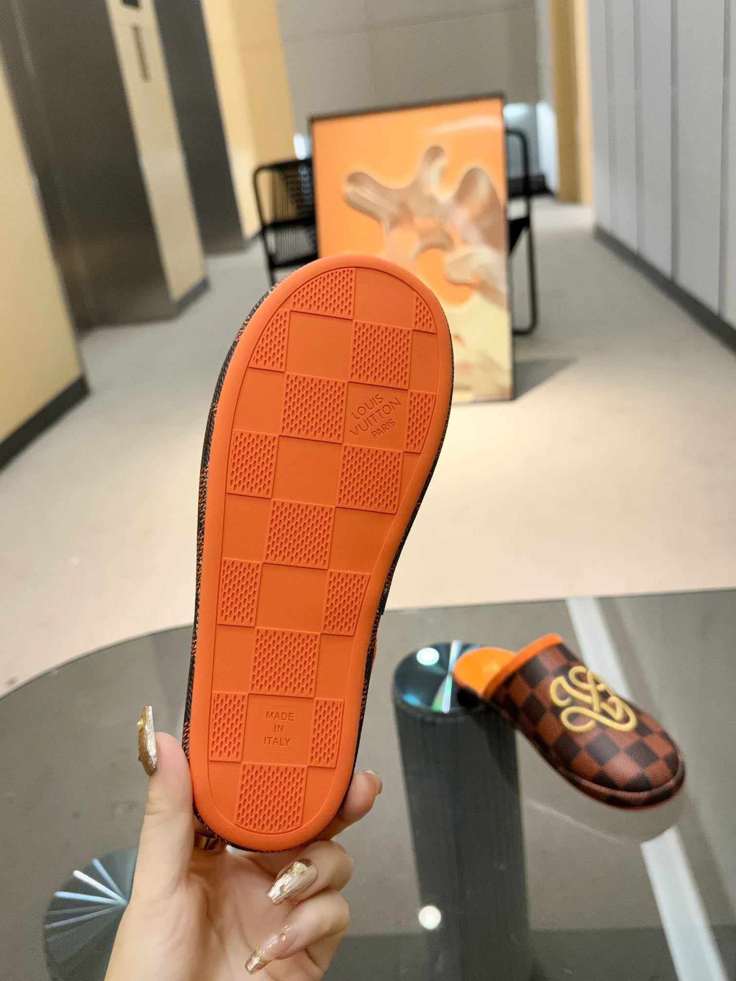 👟👟Ex-factory price 320👟👟 The 2024 couple’s counter features the latest hard goods of LV and Loewe co-branded slippers🆕 ✿Purchase level! Full of high-end feel! A popular model among bloggers at home and abroad, it’s retro and fashionable and looks amazing on your feet! Official website main recommendation code number 35-46